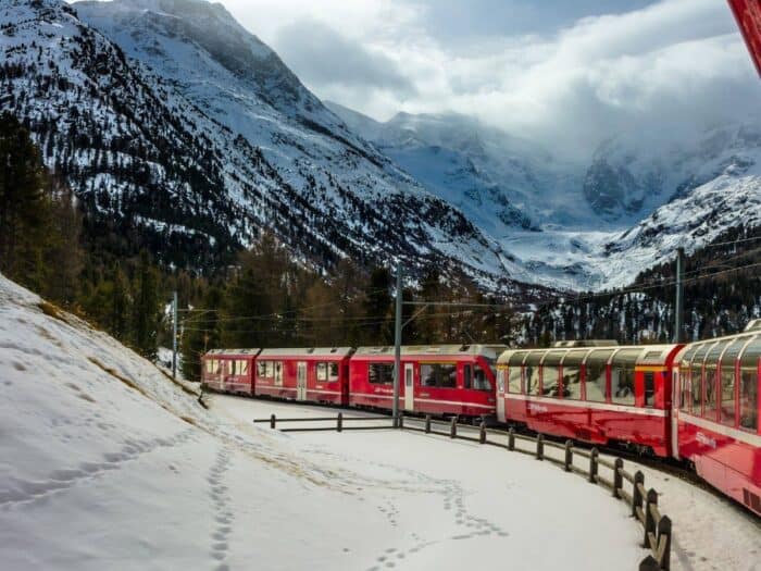 Trenino rosso inverno